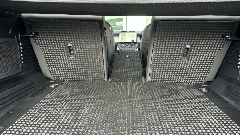 Land Rover Defender 3.0 D350 X-Dynamic SE 110 5dr Auto Diesel Estate